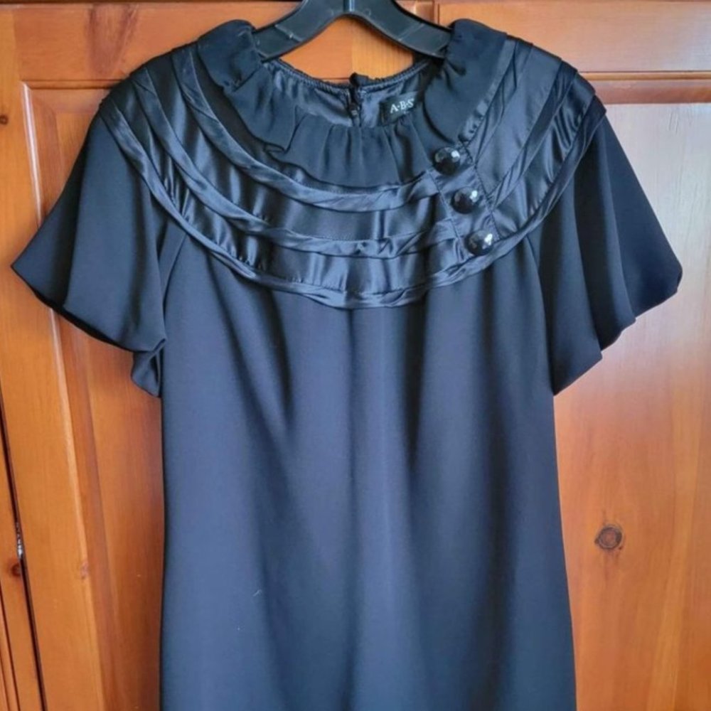 Allen Schwarz Black Dress w/Ruffle Sleeves and Satin Trim Size 6
